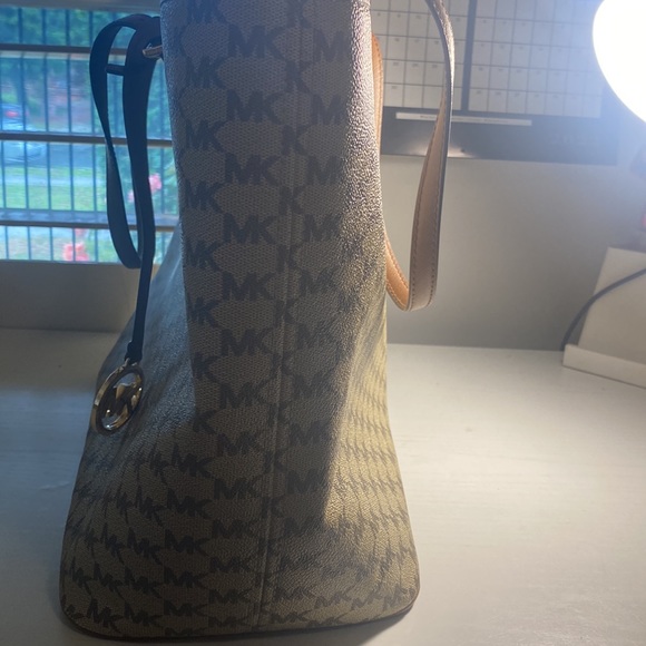 Michael Kors Bag - Picture 3 of 3